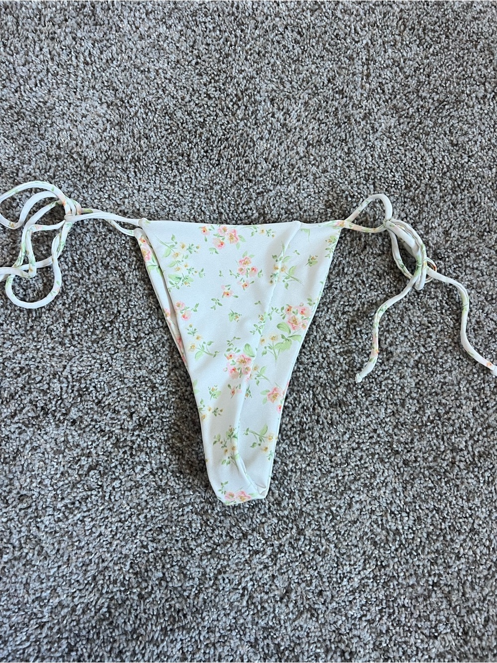 Skatie Elsa Bottoms in Naples